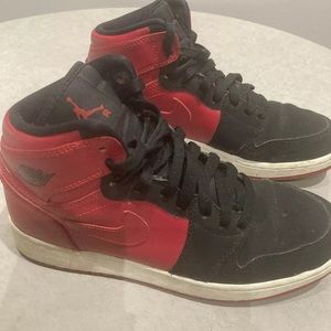 Nike Air Jordan 1 Retro High BG 'Red Black'  705300-605  Youth Size 6
